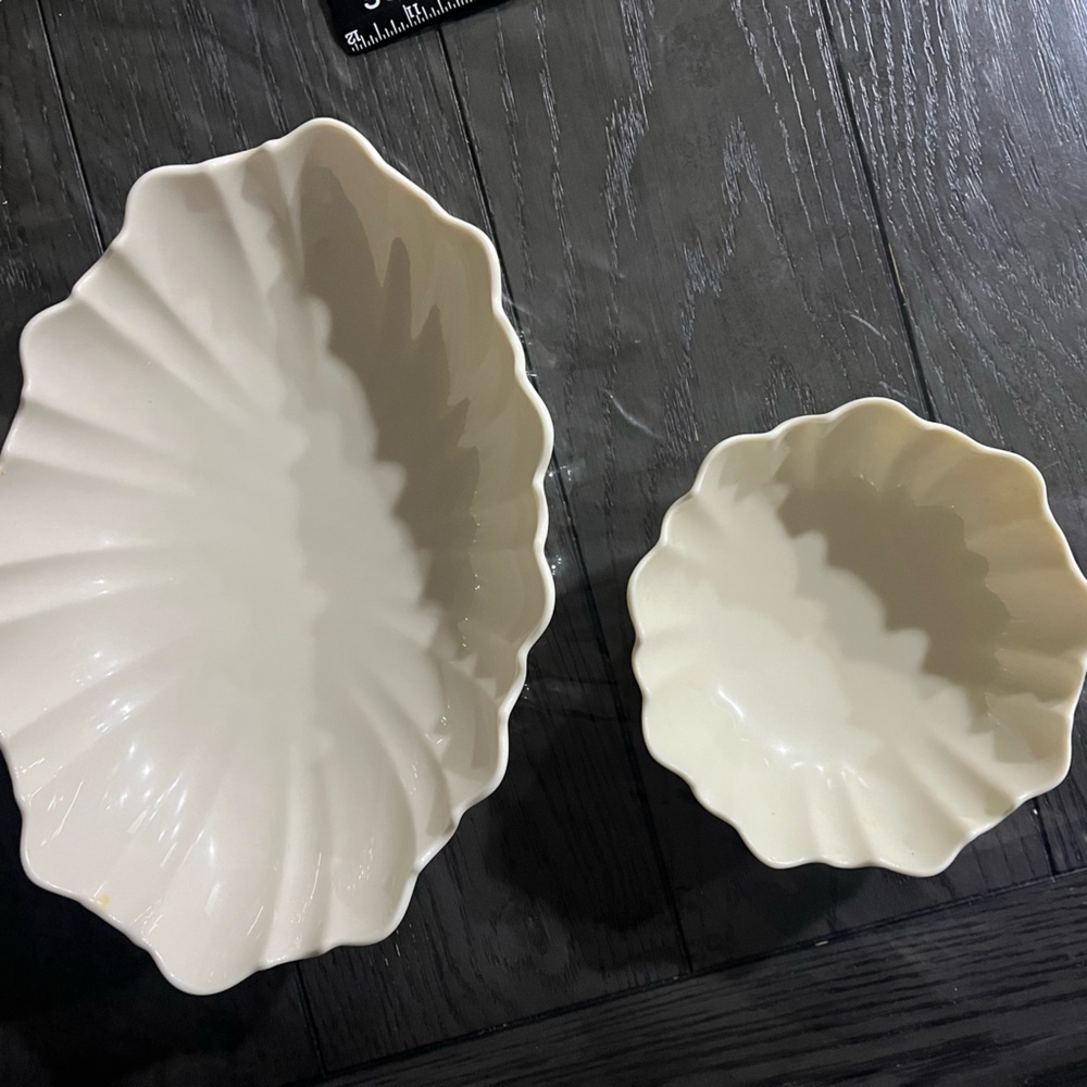 Set of 2 Lenox Footed & Scalloped Ceramic serving  Bowls (1 oval & 1 round)